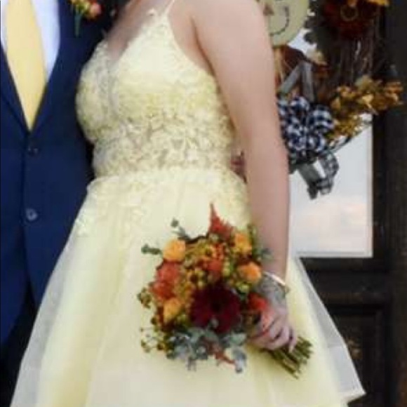 Yellow homecoming dress. Worn once. Has padding and is super pretty! - Picture 4 of 4